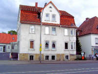 Diese schicke 4-Zimmerwohnung mit Terrasse befindet sich im Erdgeschoss eines im Jahre 1890 erbauten 5-Familienhauses. Gesucht wird ein Paar oder eine Einzelperson mit max. 2 Kindern. Die Übernahme kann ab dem 01.10.2009 erfolgen.